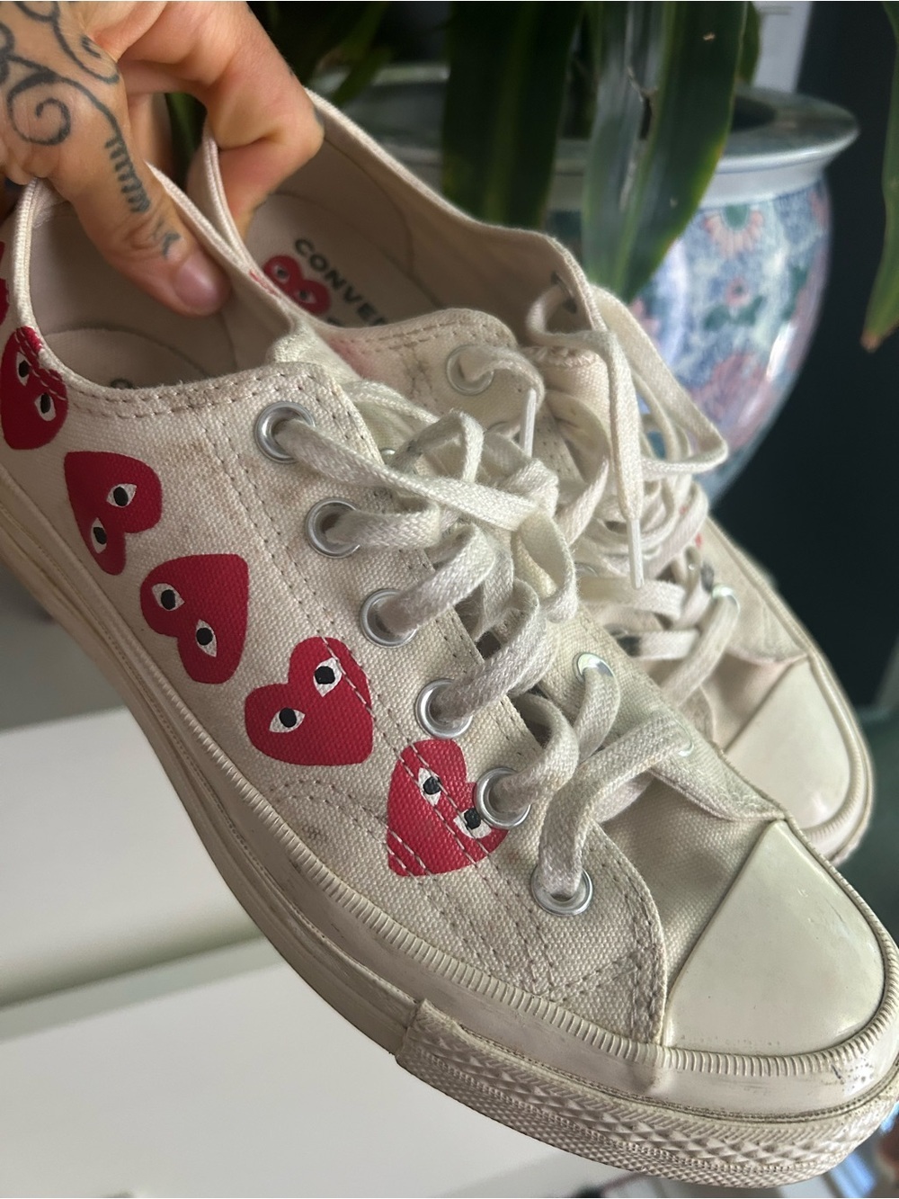Converse x CDG PLAY Chuck 70 Low Top Heart Sneakers White Red Womens 7.5